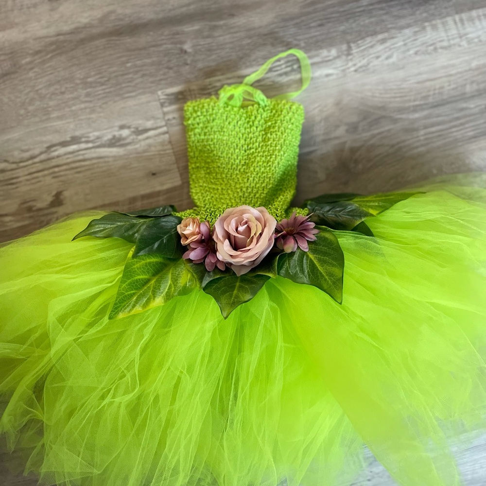 Girls beautiful tinker bell tutu dress. Handmade and only worn once. Size 4